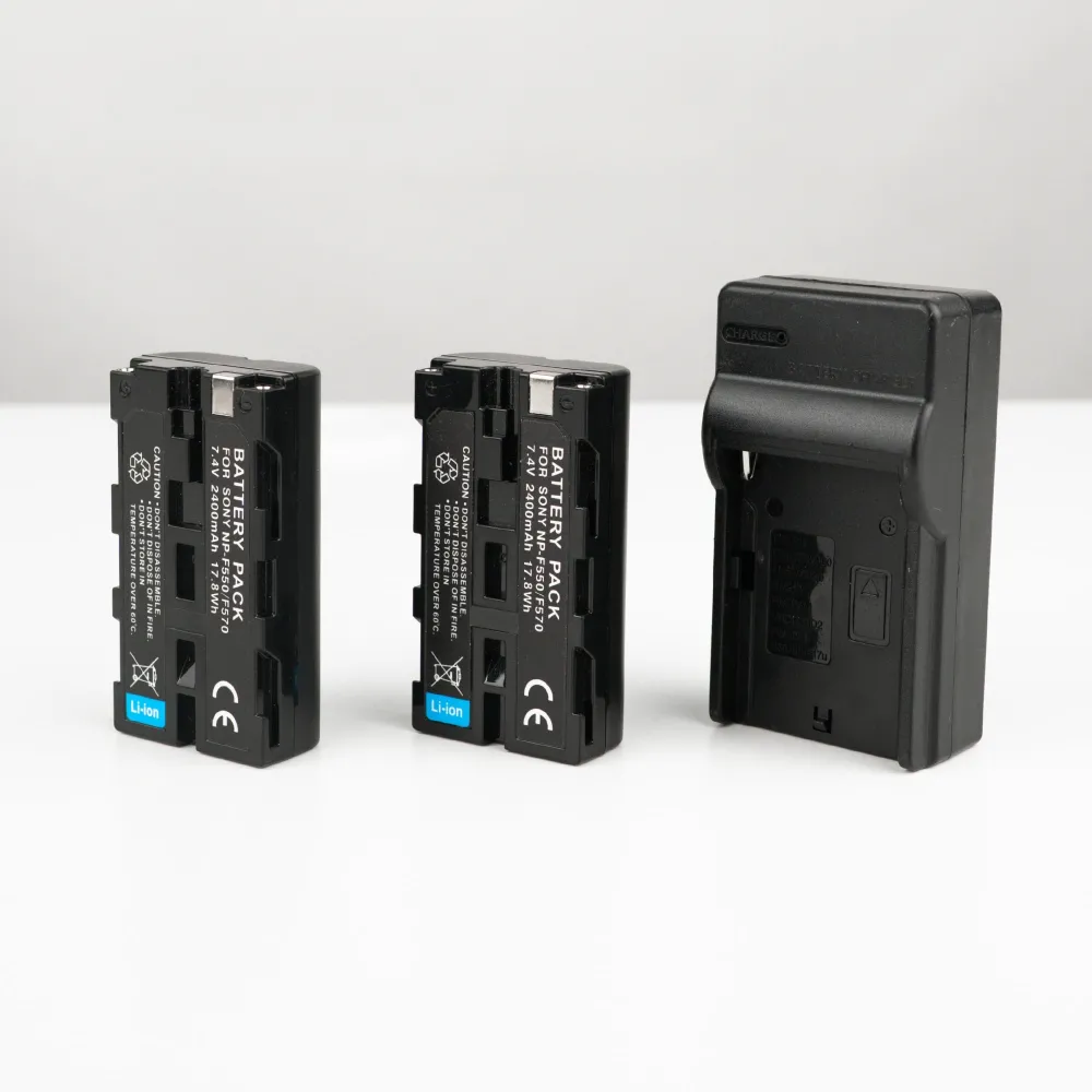 Акумулятори 2400 mAh з зарядним пристроєм для відеосвітла, кільцевих ламп Акумулятори 2400 mAh з зарядним пристроєм для відеосвітла, кільцевих ламп