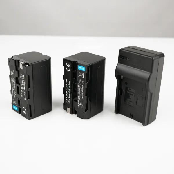 Акумулятори 4400 mAh з зарядним пристроєм для відеосвітла, кільцевих ламп Акумулятори 4400 mAh з зарядним пристроєм для відеосвітла, кільцевих ламп