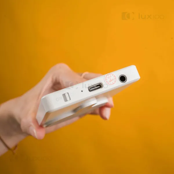 Беспроводной экран -  повторитель экрана телефона с креплением Magsafe в белом цвете
