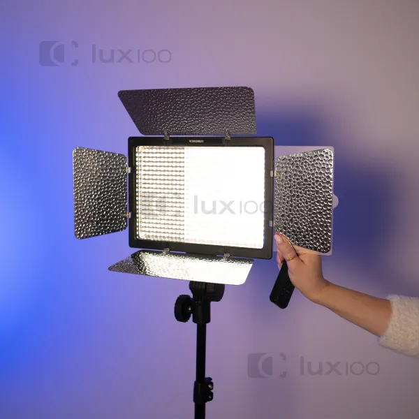Профессиональный светодиодный осветитель прожектор Yongnuo YN-600 L II LED с питанием от аккумуляторов