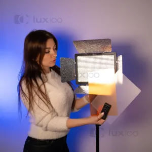 Профессиональный светодиодный осветитель прожектор Yongnuo YN-600 L II LED с питанием от аккумуляторов