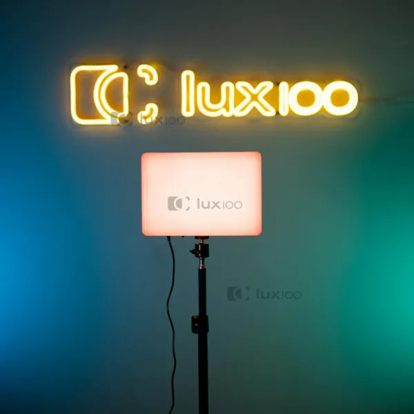 Студійне кольорове відеосвітло RGB LUX100 VL-4 23х16 см зі штативом 2.1 м