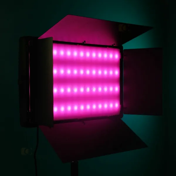 Профессиональный постоянный видеосвет LUX100 VL-3 RGB с направлением освещения 29х17 см + штатив 2.1м
