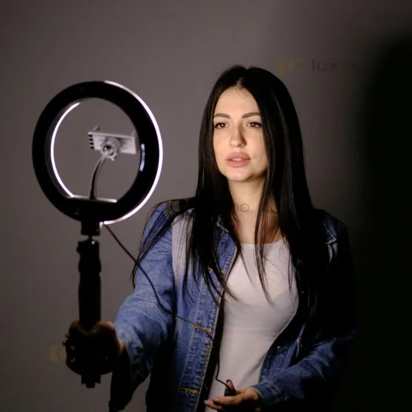 Кільцева світлодіодна LED лампа 20 см на тринозі з живленням від павербанку та мережі 220 В