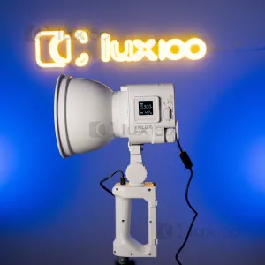 Профессиональный светодиодный прожектор LED YNLUX100 100W color 3200-5600K в белом цвете на усиленном штативе, картинка 1