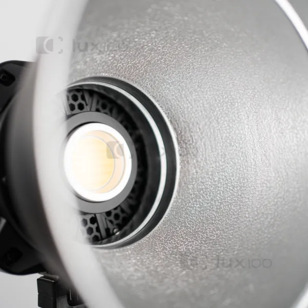 Професійний світлодіодний прожектор LED YNLUX100 Pro 120W color 2700-6500K з посиленим штативом LUX100