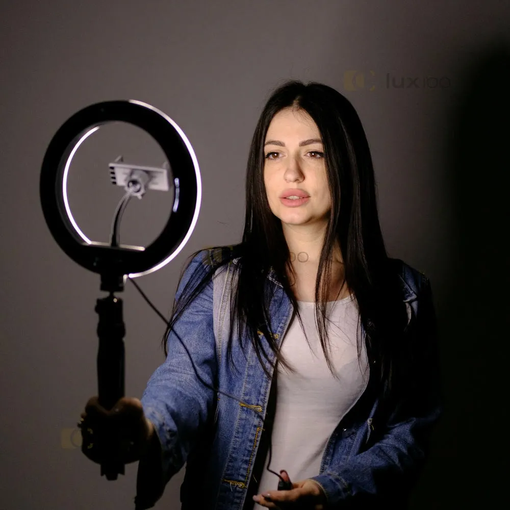 Кільцева світлодіодна LED лампа 20 см на тринозі з живленням від павербанку та мережі 220 В Кільцева світлодіодна LED лампа 20 см на тринозі з живленням від павербанку та мережі 220 В