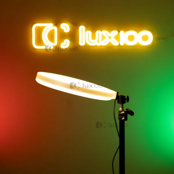 Кільцева світлодіодна Led RGB лампа з діаметром 26см з ефектом 3D на штативі 2.1м Кільцева світлодіодна Led RGB лампа з діаметром 26см з ефектом 3D на штативі 2.1м