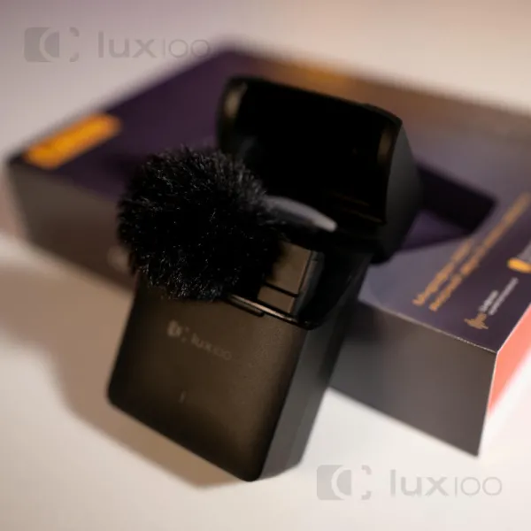 Професійний бездротовий мікрофон LUX100 WM1-L Lightning з кейсом петличка для айфона iphone оригінальний Професійний бездротовий мікрофон LUX100 WM1-L Lightning з кейсом петличка для айфона iphone оригінальний