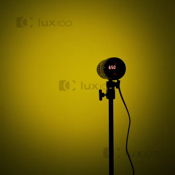 Професійний світлодіодний прожектор LUX100 VL-6 з ефектом кола + штатив 2.1м Професійний світлодіодний прожектор LUX100 VL-6 з ефектом кола + штатив 2.1м