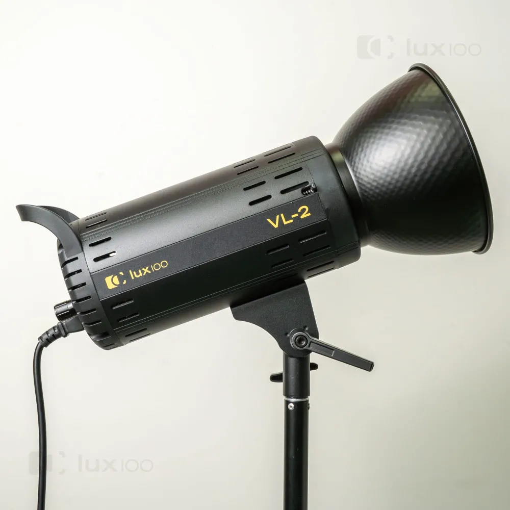 Професійний прожектор софтбокс LUX100 VL-2 150w з посиленим штативом 2.8м + штатив для телефона в подарунок Професійний прожектор софтбокс LUX100 VL-2 150w з посиленим штативом 2.8м + штатив для телефона в подарунок