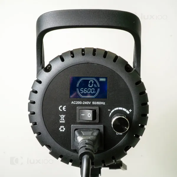 Професійний прожектор софтбокс LUX100 VL-2 150w з посиленим штативом 2.8м + штатив для телефона в подарунок Професійний прожектор софтбокс LUX100 VL-2 150w з посиленим штативом 2.8м + штатив для телефона в подарунок