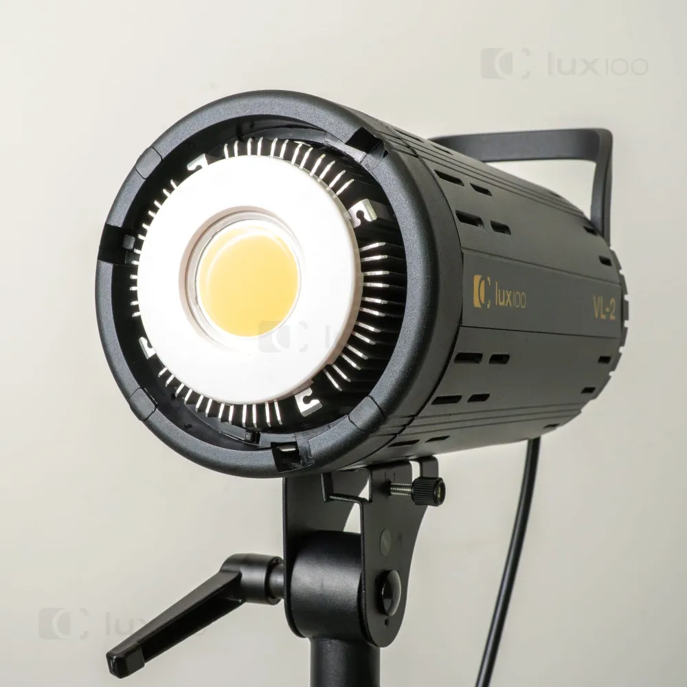 Професійний прожектор софтбокс LUX100 VL-2 150w з посиленим штативом 2.8м + штатив для телефона в подарунок Професійний прожектор софтбокс LUX100 VL-2 150w з посиленим штативом 2.8м + штатив для телефона в подарунок