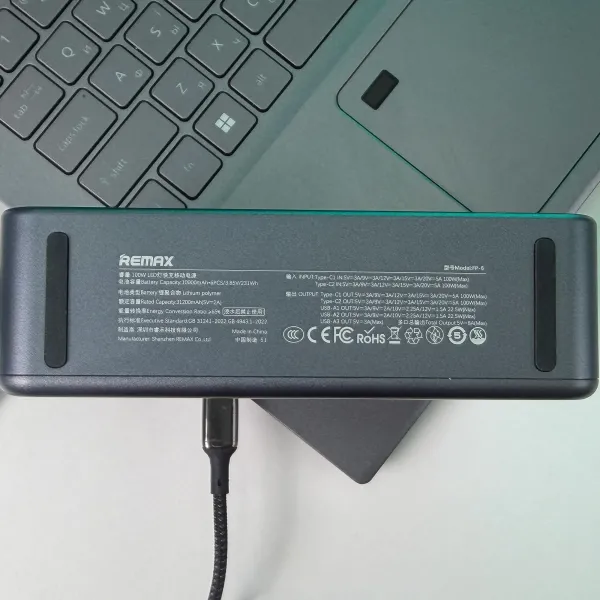 Потужний повербанк для ноутбука 60000 mAh зі швидкою зарядкою Power Delivery 100W, 5 виходами та LED-ліхтариком Потужний повербанк для ноутбука 60000 mAh зі швидкою зарядкою Power Delivery 100W, 5 виходами та LED-ліхтариком