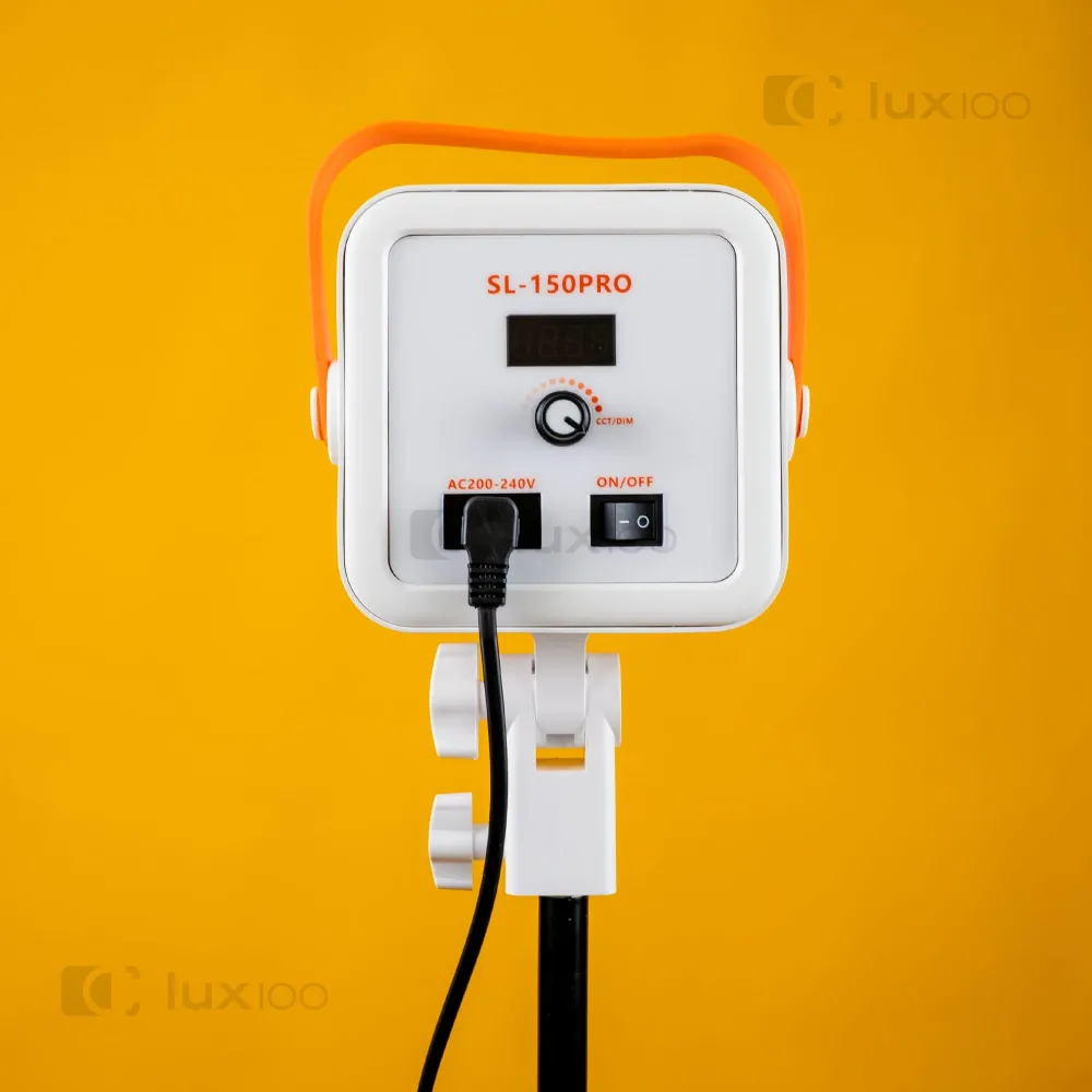 Прожектор для фото 150W з софтбоксом. Студійне світло з посиленим штативом 2.1 м Прожектор для фото 150W з софтбоксом. Студійне світло з посиленим штативом 2.1 м
