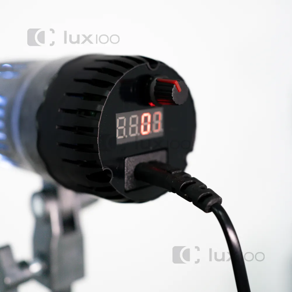 Професійний світлодіодний прожектор LUX100 VL-6 з ефектом кола + штатив 2.1м Професійний світлодіодний прожектор LUX100 VL-6 з ефектом кола + штатив 2.1м