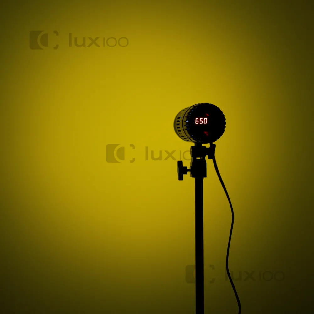 Професійний світлодіодний прожектор LUX100 VL-6 з ефектом кола + штатив 2.1м Професійний світлодіодний прожектор LUX100 VL-6 з ефектом кола + штатив 2.1м