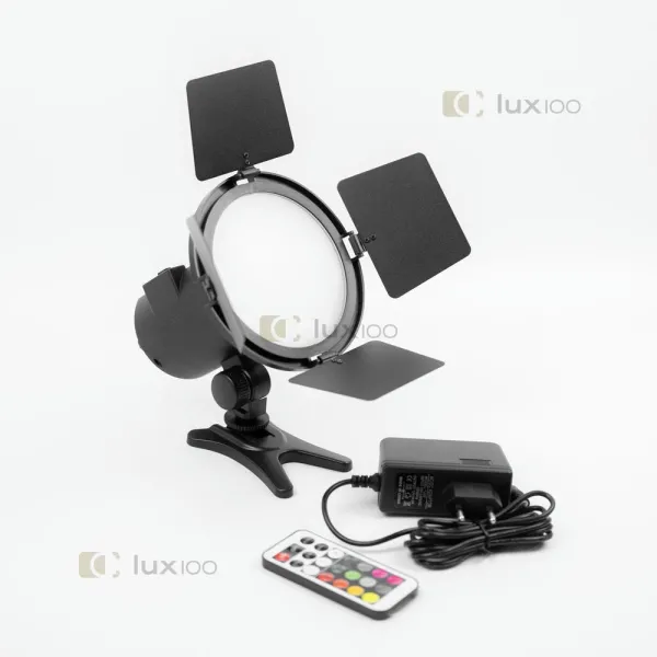 Світлодіодний RGB прожектор зі спрямованим потоком світла на штативі 2.1м Світлодіодний RGB прожектор зі спрямованим потоком світла на штативі 2.1м