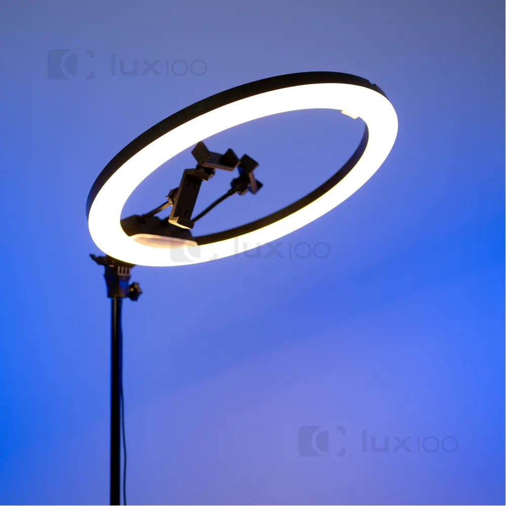 Кольцевая LED лампа диаметром 45см с сумкой для хранения на штативе на 2.1м Кольцевая LED лампа диаметром 45см с сумкой для хранения на штативе на 2.1м