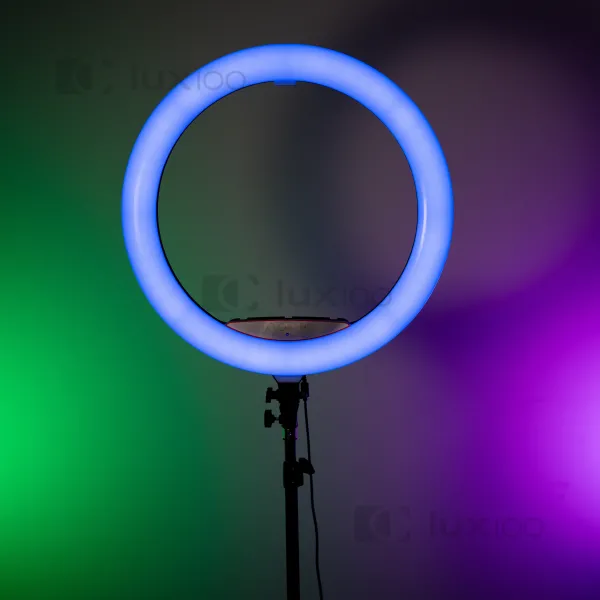 Мощная светодиодная кольцевая лампа 56 см RGB 70 Вт со штативом 2.1 м Мощная светодиодная кольцевая лампа 56 см RGB 70 Вт со штативом 2.1 м