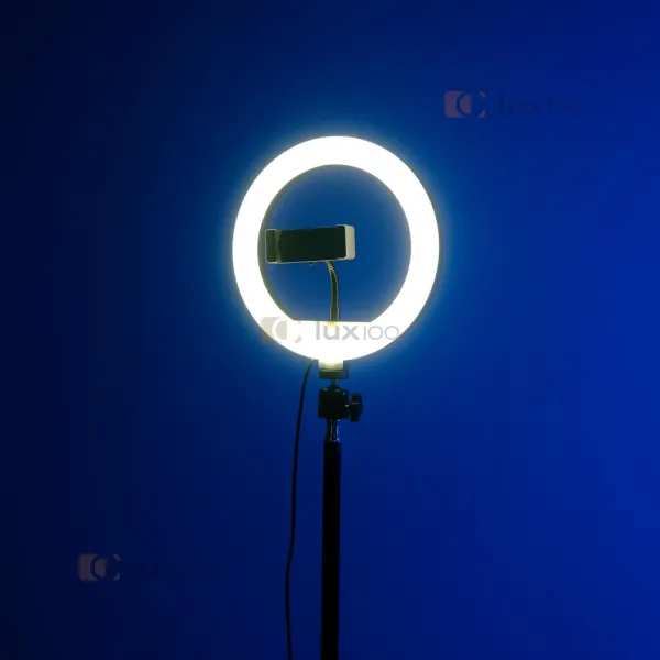 Кольцевая светодиодная LED лампа 20 см со штативом на 2,1 м с питанием от павербанка и сети 220 В Кольцевая светодиодная LED лампа 20 см со штативом на 2,1 м с питанием от павербанка и сети 220 В
