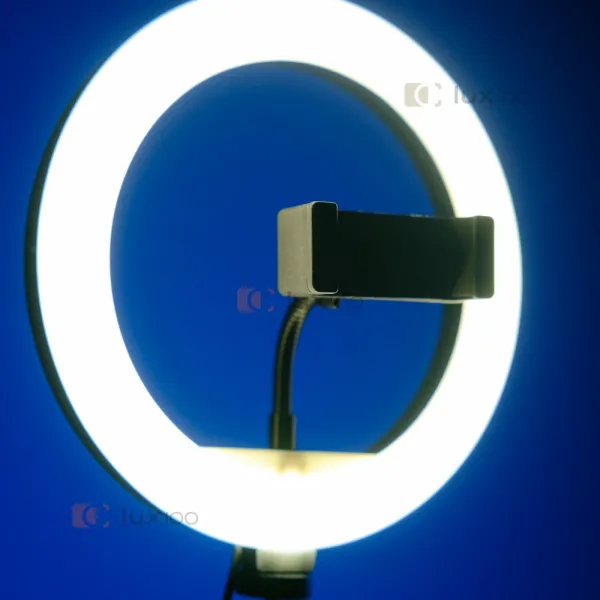 Кольцевая светодиодная LED лампа 20 см со штативом на 2,1 м с питанием от павербанка и сети 220 В Кольцевая светодиодная LED лампа 20 см со штативом на 2,1 м с питанием от павербанка и сети 220 В