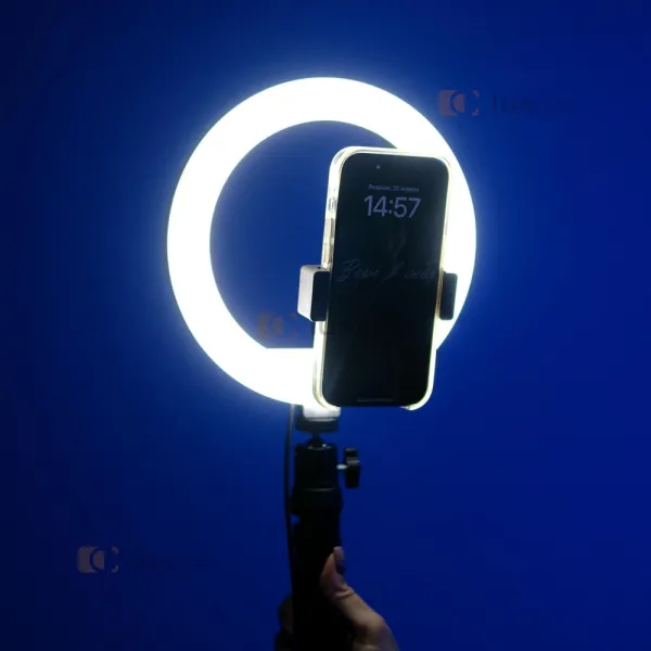 Кольцевая светодиодная LED лампа 20 см на треноге с питанием от павербанка и сети 220 В Кольцевая светодиодная LED лампа 20 см на треноге с питанием от павербанка и сети 220 В