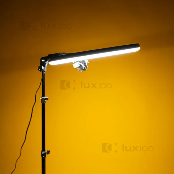 Кольцевая светодиодная LED лампа с диаметром 45 см на штативе 2.1м с подарочным видеосветом Кольцевая светодиодная LED лампа с диаметром 45 см на штативе 2.1м с подарочным видеосветом