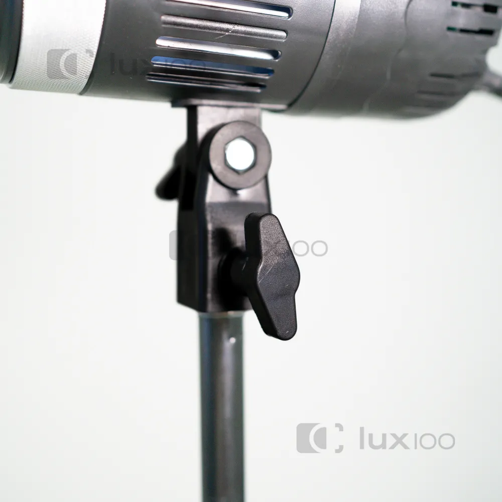 Профессиональный светодиодный прожектор LUX100 VL-6 с эффектом круга + штатив 2.1м Профессиональный светодиодный прожектор LUX100 VL-6 с эффектом круга + штатив 2.1м