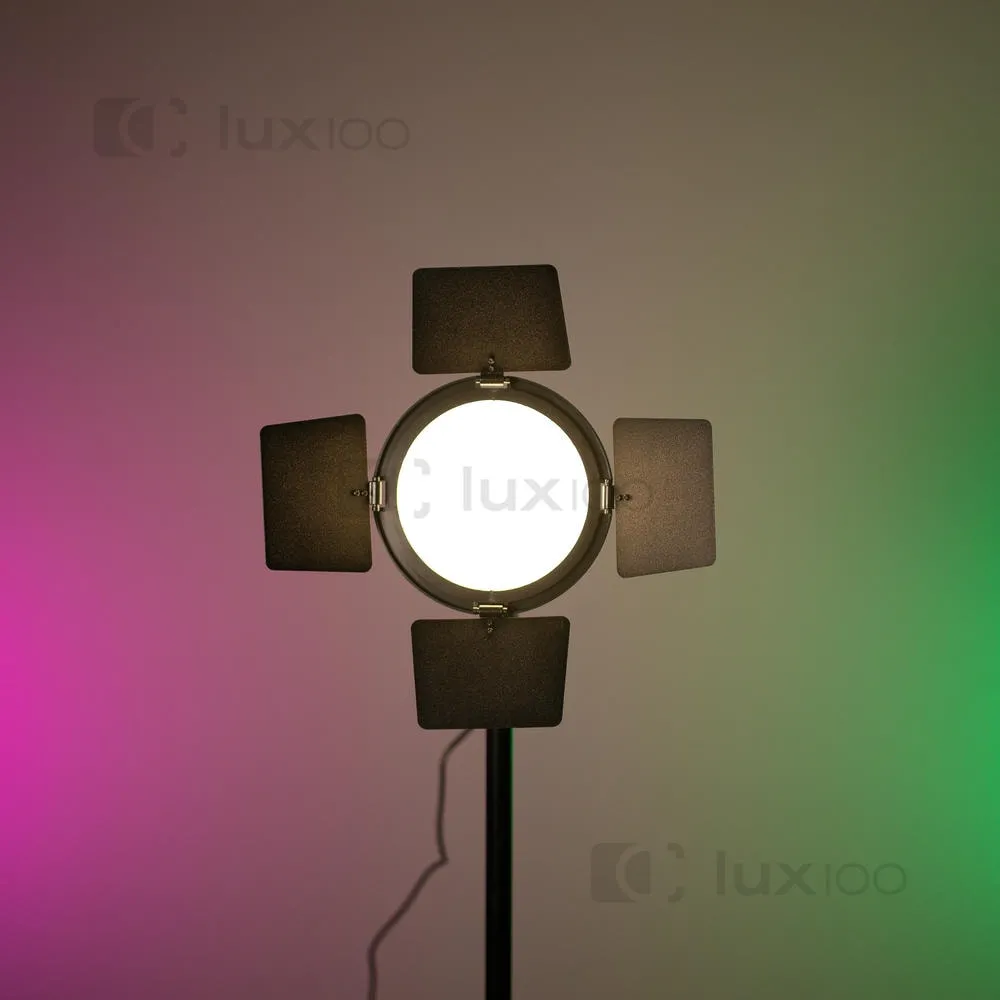 Светодиодный RGB прожектор с направленным потоком света на штативе 2.1м Светодиодный RGB прожектор с направленным потоком света на штативе 2.1м