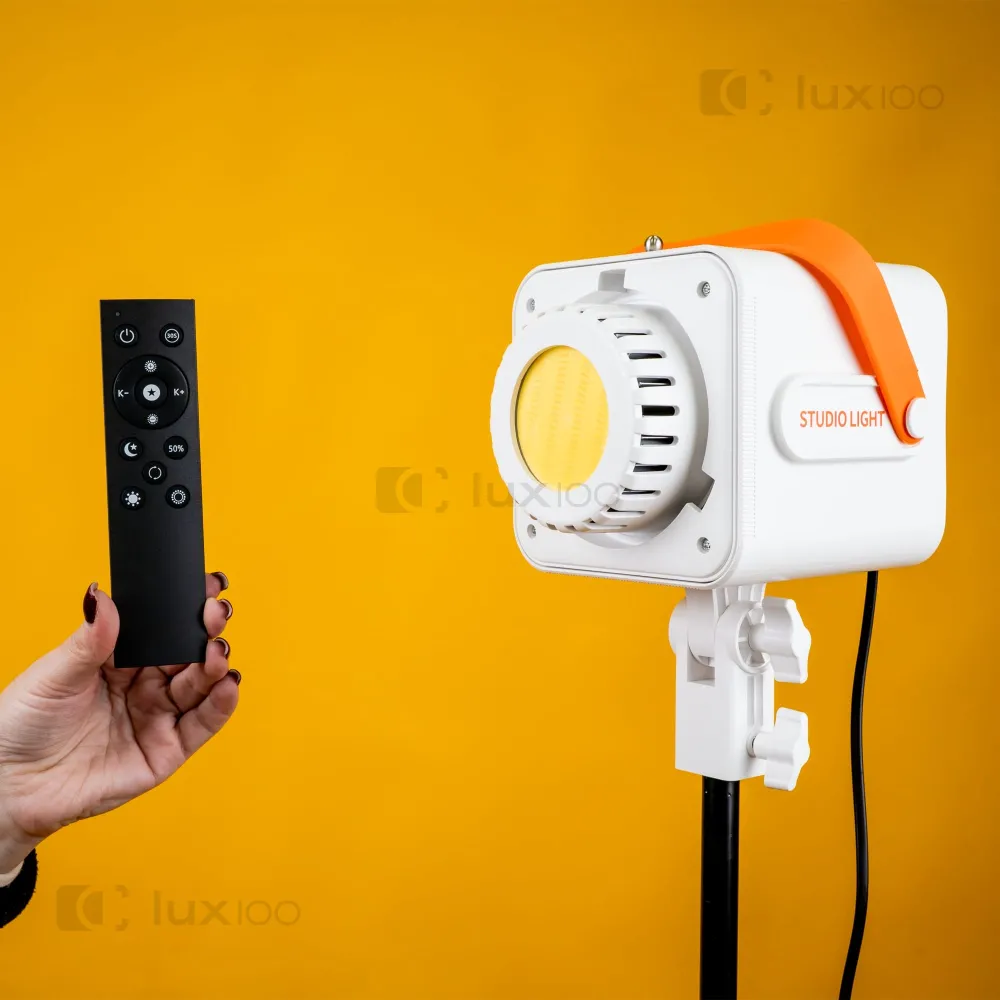 Прожектор для фото 150W с софтбоксом. Студийный свет с усиленным штативом 2.1 м Прожектор для фото 150W с софтбоксом. Студийный свет с усиленным штативом 2.1 м