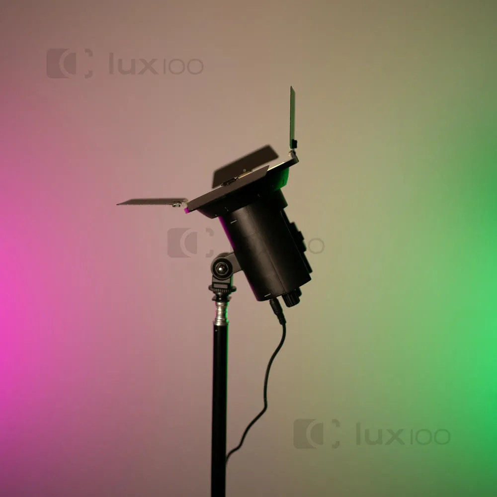 Светодиодный RGB прожектор с направленным потоком света на штативе 2.1м Светодиодный RGB прожектор с направленным потоком света на штативе 2.1м