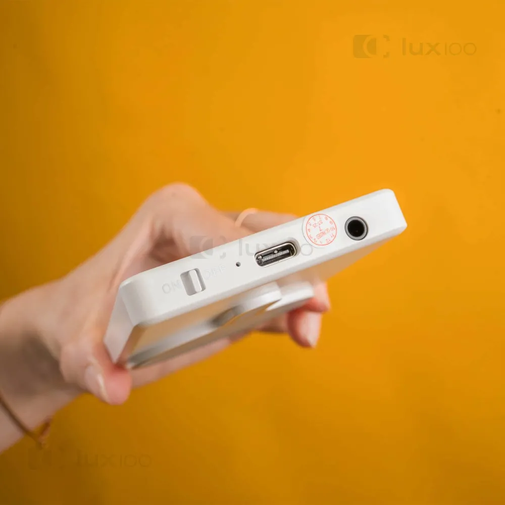 Беспроводной экран - повторитель экрана телефона с креплением Magsafe в белом цвете Беспроводной экран - повторитель экрана телефона с креплением Magsafe в белом цвете