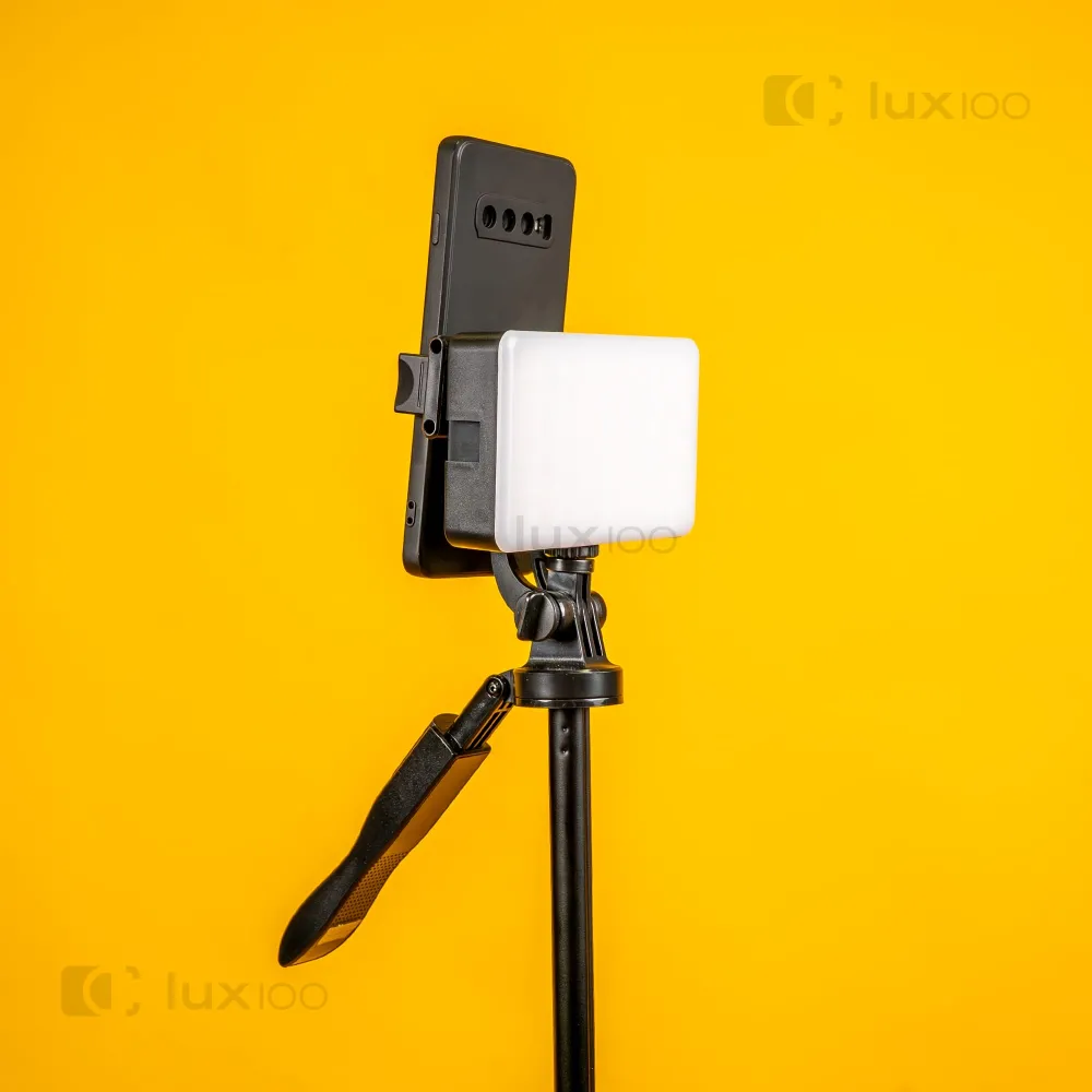 Монопод RT-8 (мини штатив) lux100 с постоянным RGB светом для телефона Монопод RT-8 (мини штатив) lux100 с постоянным RGB светом для телефона