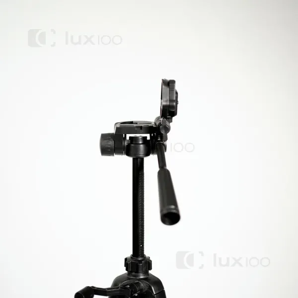 Профессиональный штатив высотой 140см для телефона и фотоаппарата с держателем в комплекте Профессиональный штатив высотой 140см для телефона и фотоаппарата с держателем в комплекте