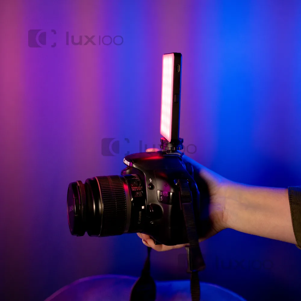 Портативный видеосвет с RGB подсветкой размером 10,3х7,5см и креплением для телефона Портативный видеосвет с RGB подсветкой размером 10,3х7,5см и креплением для телефона