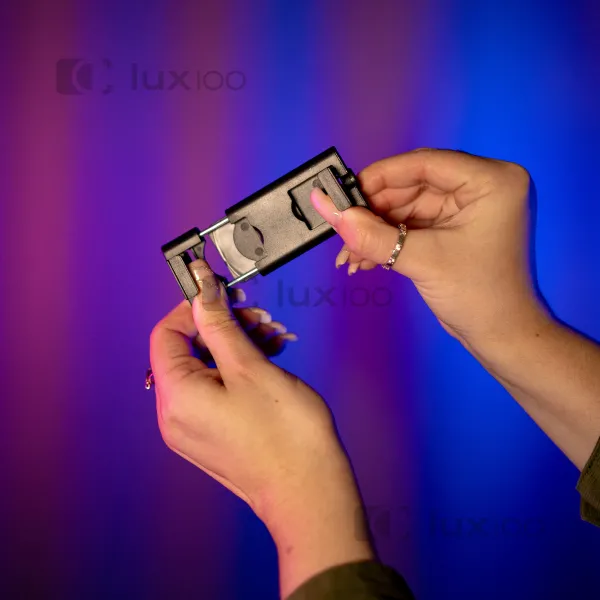Портативный видеосвет с RGB подсветкой размером 10,3х7,5см и креплением для телефона Портативный видеосвет с RGB подсветкой размером 10,3х7,5см и креплением для телефона