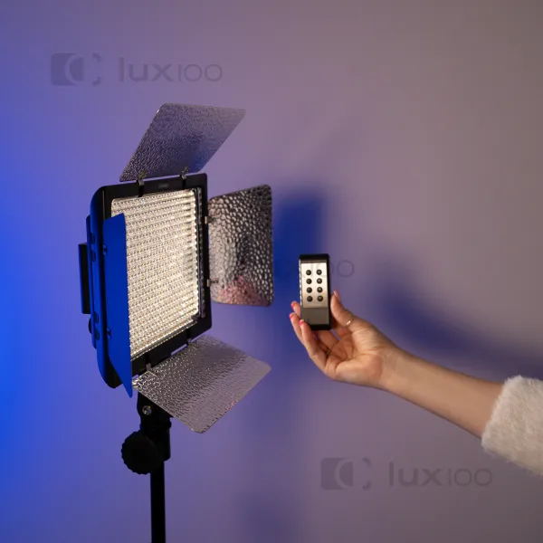 Профессиональный светодиодный осветитель прожектор Yongnuo YN-600 L II LED с питанием от аккумуляторов Профессиональный светодиодный осветитель прожектор Yongnuo YN-600 L II LED с питанием от аккумуляторов