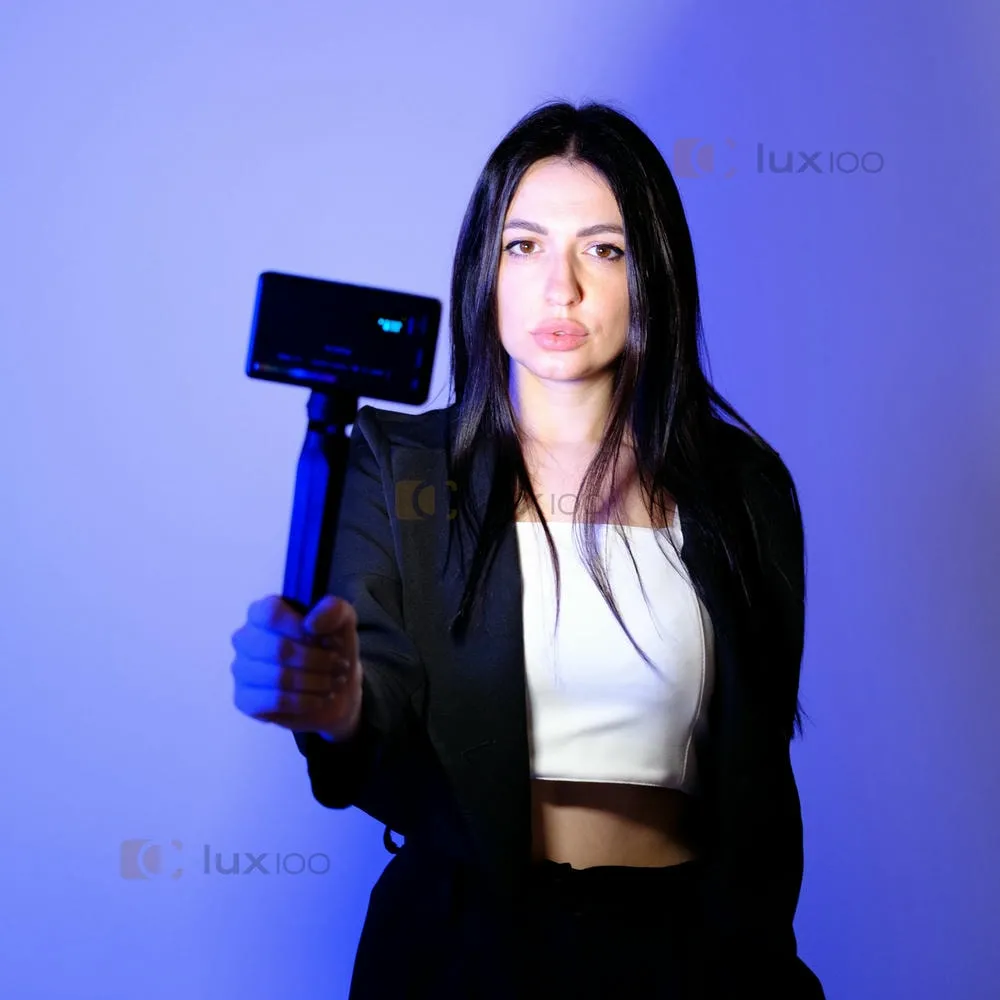 Компактный портативный видеосвет RGB с 20 режимами для фото и видеосъемки с треногой Компактный портативный видеосвет RGB с 20 режимами для фото и видеосъемки с треногой