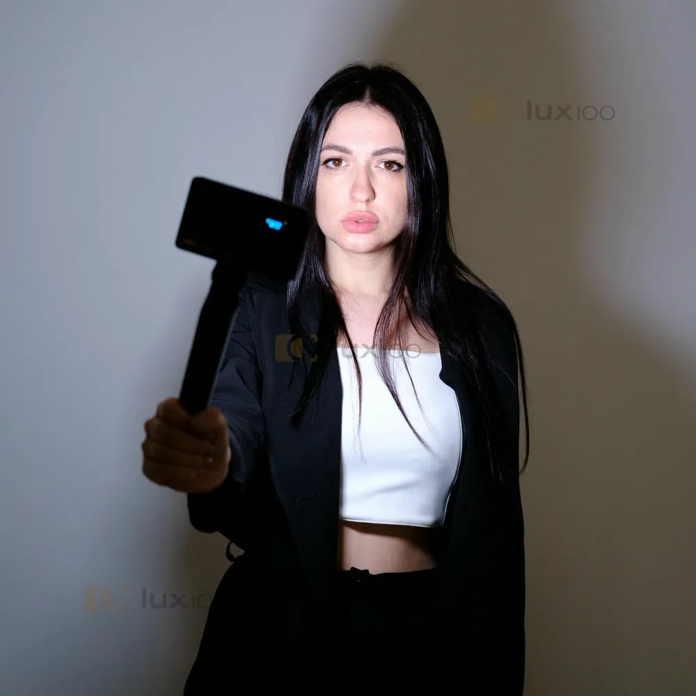 Компактный портативный видеосвет RGB с 20 режимами для фото и видеосъемки с треногой Компактный портативный видеосвет RGB с 20 режимами для фото и видеосъемки с треногой