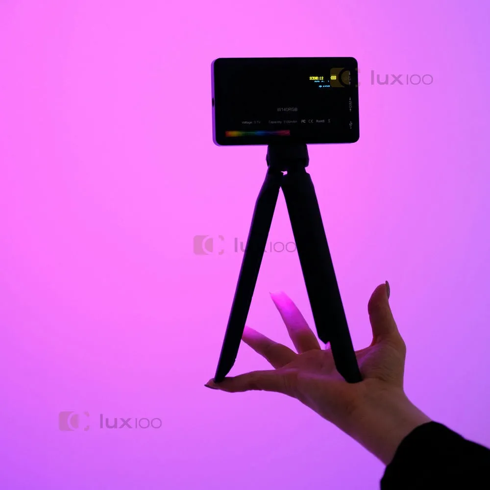 Компактный портативный видеосвет RGB с 20 режимами для фото и видеосъемки с треногой Компактный портативный видеосвет RGB с 20 режимами для фото и видеосъемки с треногой