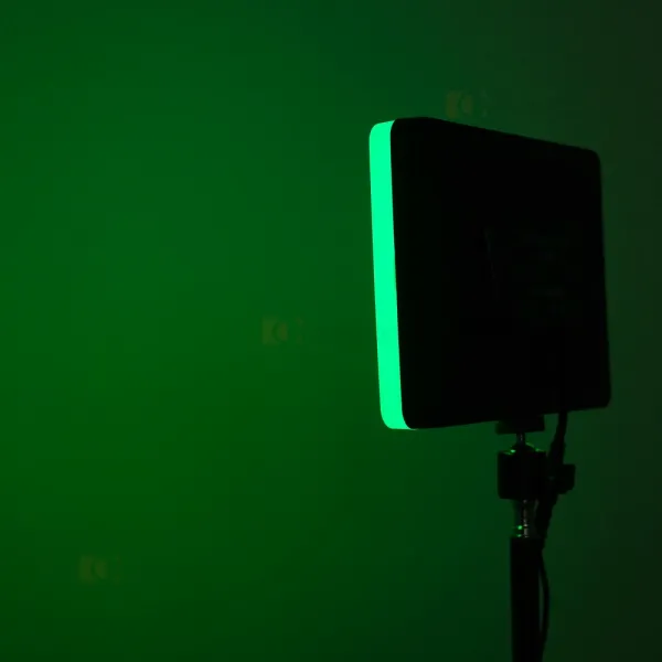 Видеосвет цветной RGB для фото- и видеосъемки со штативом 2.1 м. Постоянный свет Видеосвет цветной RGB для фото- и видеосъемки со штативом 2.1 м. Постоянный свет