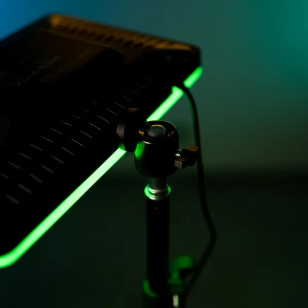 Студийный цветной видеосвет RGB LUX100 VL-4 23х16 см со штативом 2.1 м Студийный цветной видеосвет RGB LUX100 VL-4 23х16 см со штативом 2.1 м
