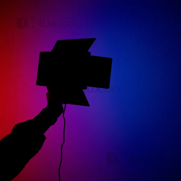 Профессиональный видеосвет LUX100 VL-1 RGB 20х11 см с направлением освещения + штатив 2.1м Профессиональный видеосвет LUX100 VL-1 RGB 20х11 см с направлением освещения + штатив 2.1м