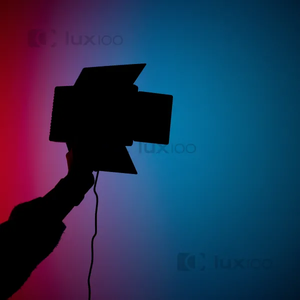 Профессиональный видеосвет LUX100 VL-1 RGB 20х11 см с направлением освещения + штатив 2.1м Профессиональный видеосвет LUX100 VL-1 RGB 20х11 см с направлением освещения + штатив 2.1м