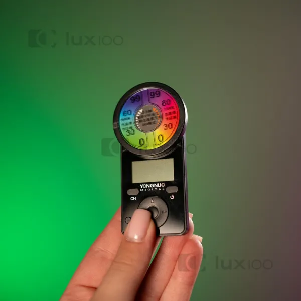 Профессиональный видеосвет Yongnuo YN-300 IV RGB с жестким освещением на штативе 2.1м Профессиональный видеосвет Yongnuo YN-300 IV RGB с жестким освещением на штативе 2.1м