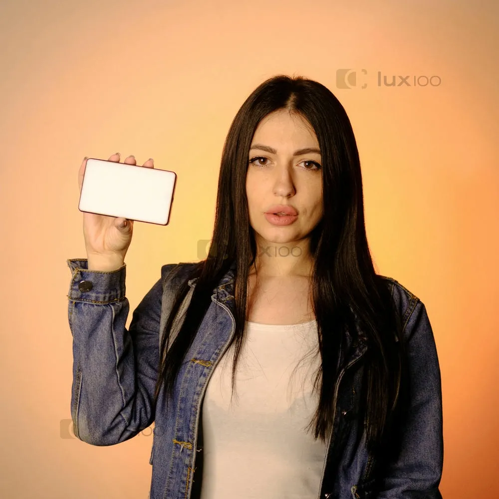 Компактне портативне відеосвітло RGB з 20 режимами для фото та відеозйомки Компактне портативне відеосвітло RGB з 20 режимами для фото та відеозйомки