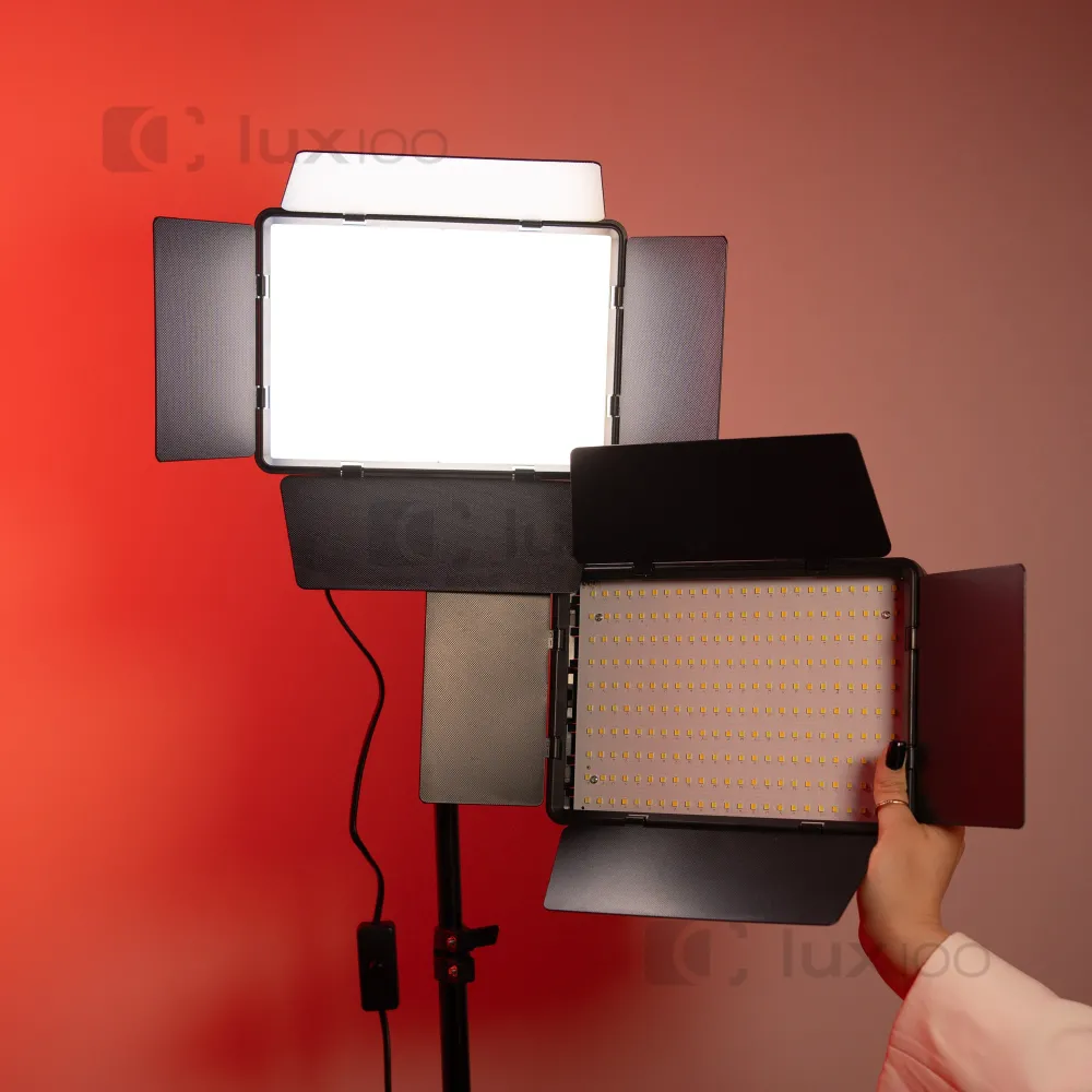 Прямокутне постійне LED відеосвітло 23х16 см з направленням освітлення + штатив 2.1м Прямокутне постійне LED відеосвітло 23х16 см з направленням освітлення + штатив 2.1м