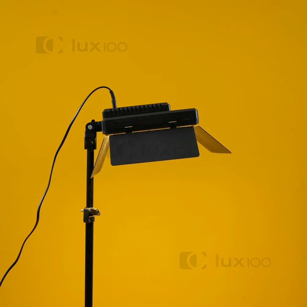 Постійне прямокутне LED відеосвітло 32х19 см з направленням освітлення зі штативом 2.1м Постійне прямокутне LED відеосвітло 32х19 см з направленням освітлення зі штативом 2.1м