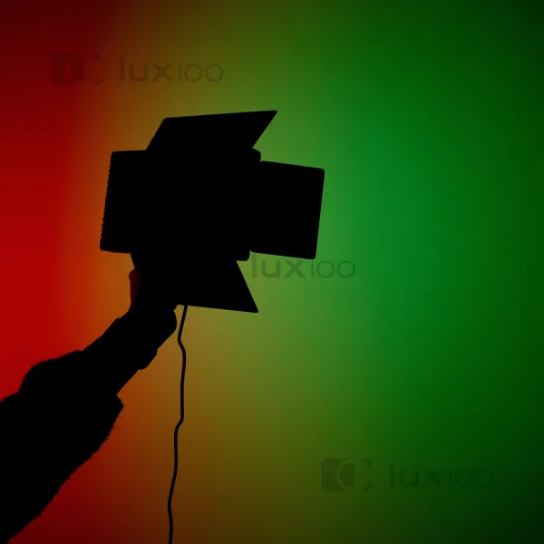 Професійне відеосвітло LUX100 VL-1 RGB 20х11 см з направленням освітлення + штатив 2.1м Професійне відеосвітло LUX100 VL-1 RGB 20х11 см з направленням освітлення + штатив 2.1м